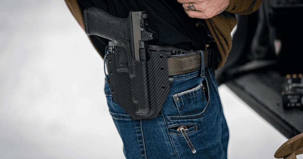 A man wearing a GunfightersINC Ronin OWB holster while concealed carrying.