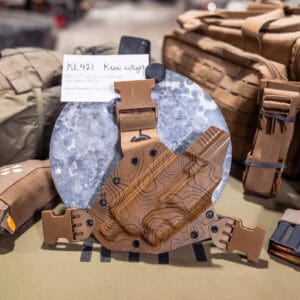 Glock 17 All gen| TLR-7a| Recon Sandstorm/Coyote | Lefthand | Threaded | Light Bearing Kenai | KL421