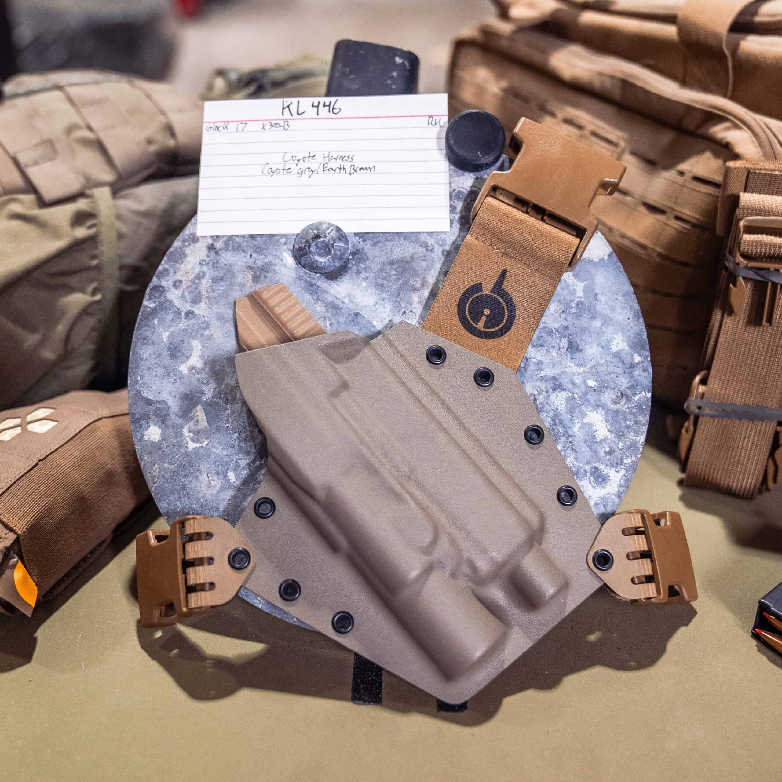 Clearance Glock 17| X300B| Coyote Grey/Earth Brown | Righthand