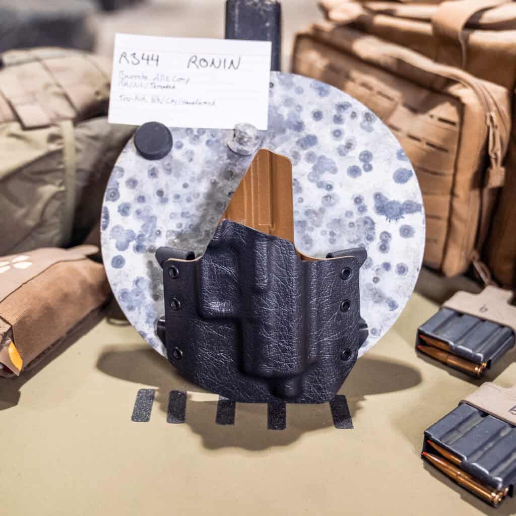 Beretta APX Carry Comp| Tru-Hide Black/Coyote | Righthand | Threaded | 0° Cant| Ronin | R344