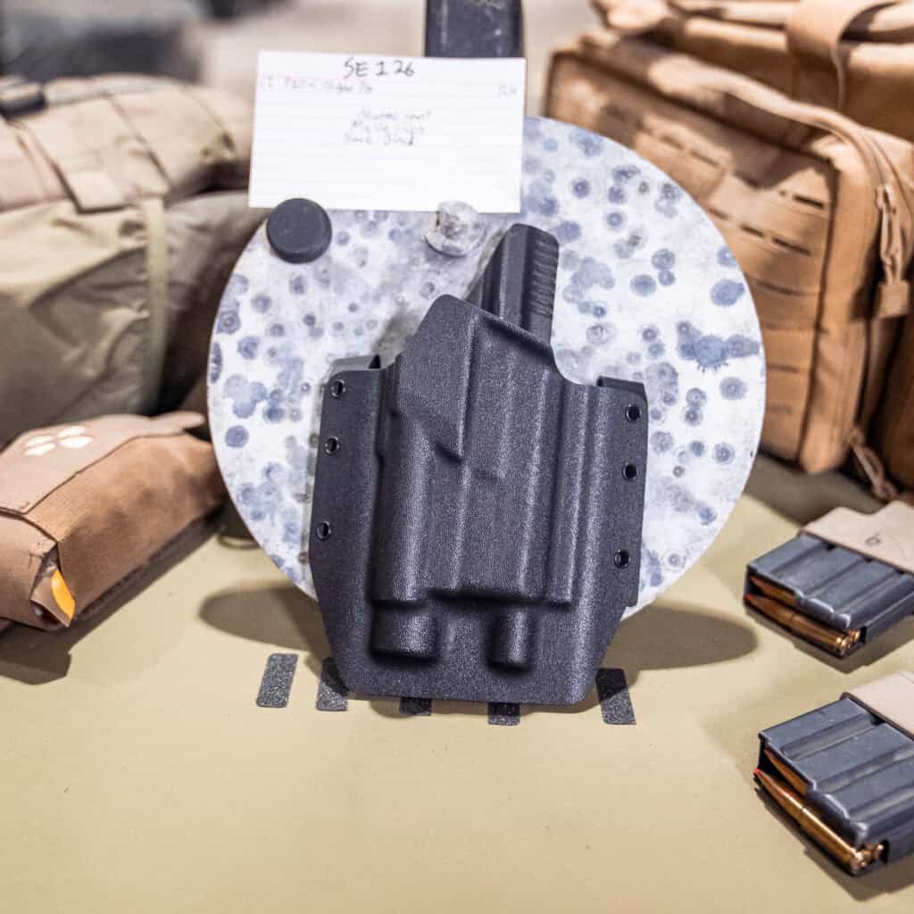 CZ P10C| O light Pro| Black/Black | Righthand | Threaded | Sentinel | SE126